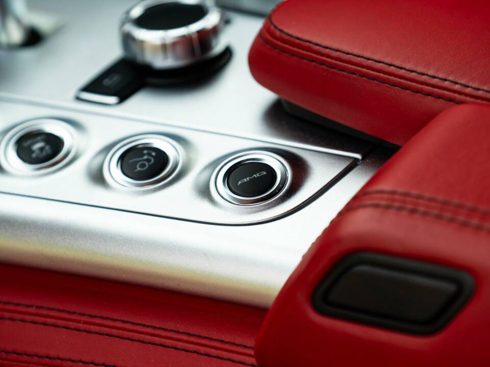 Image 39/50 of Mercedes-Benz SLS AMG (2010)