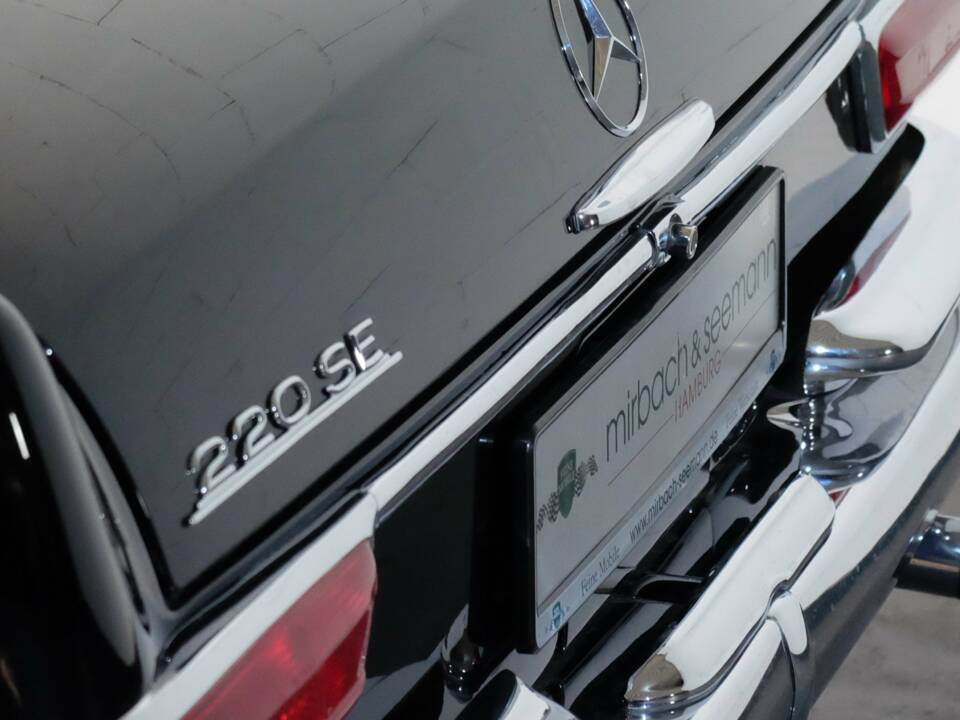 Bild 24/34 von Mercedes-Benz 220 SE b (1963)