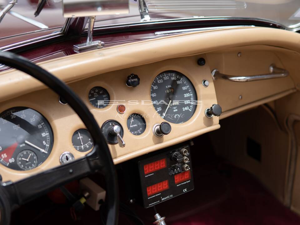 Image 24/32 de Jaguar XK 140 OTS (1955)