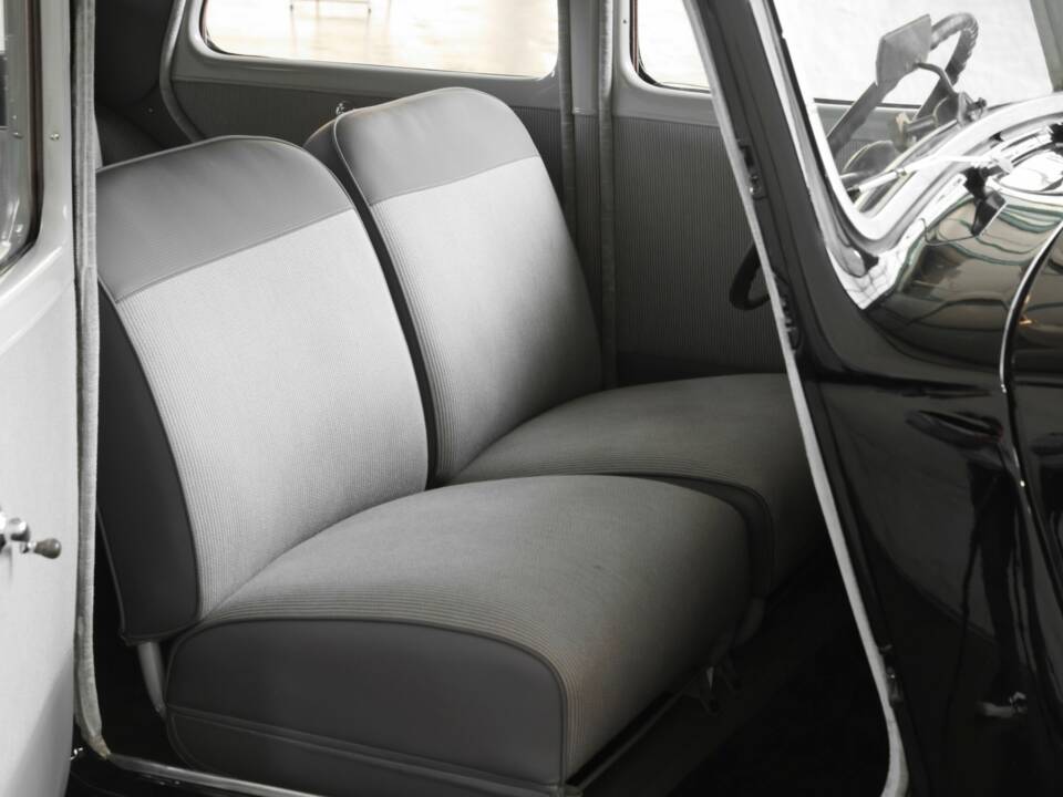 Image 32/50 of Citroën Traction Avant 11 BL (1953)
