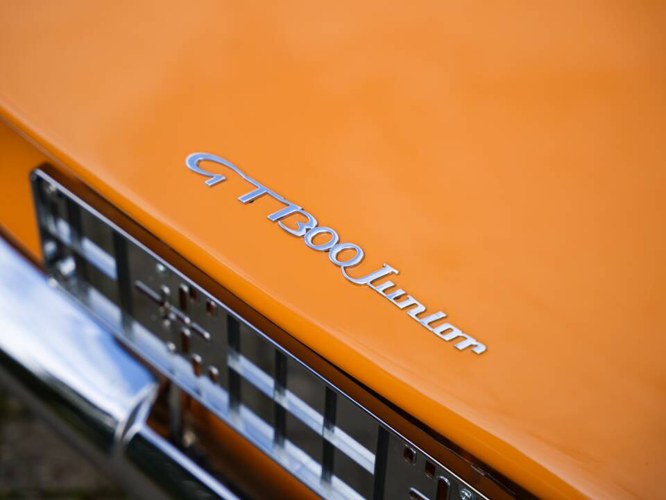 Image 31/38 of Alfa Romeo Giulia GT 1300 Junior (1968)