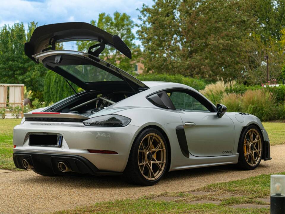 Obraz 28/98 pojazdu Porsche 718 Cayman GT4 RS Weissach (2024)