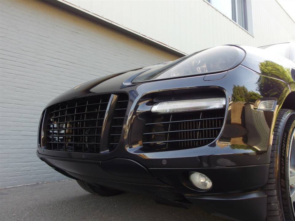Image 11/93 of Porsche Cayenne Turbo (2007)