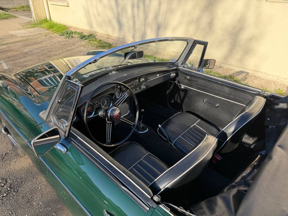 Image 4/12 of MG MGB (1964)