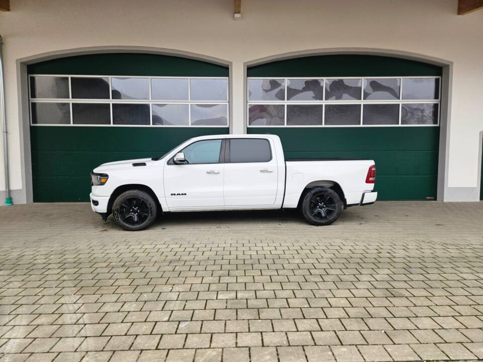 Image 21/62 of Dodge Ram 1500 (2020)