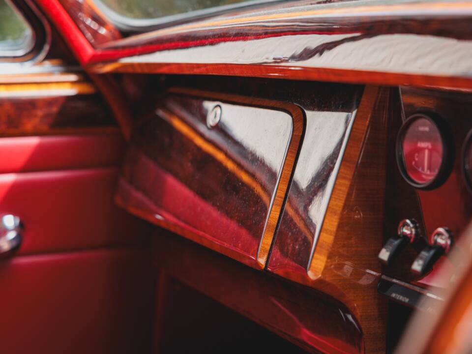 Immagine 50/50 di Jaguar Mk II 3.8 (1960)