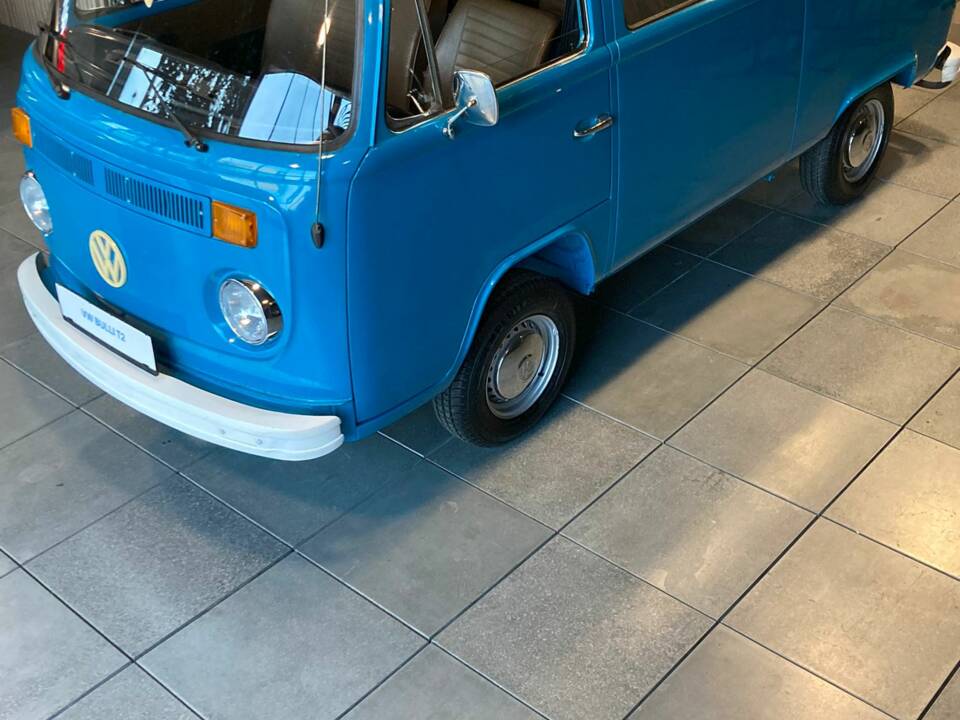 Immagine 2/47 di Volkswagen T2b Kleinbus (1977)