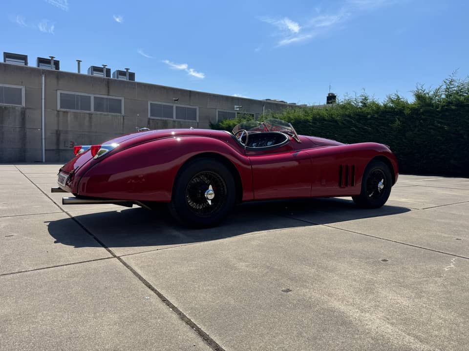 Image 15/34 of Jaguar XK 140 OTS (1955)