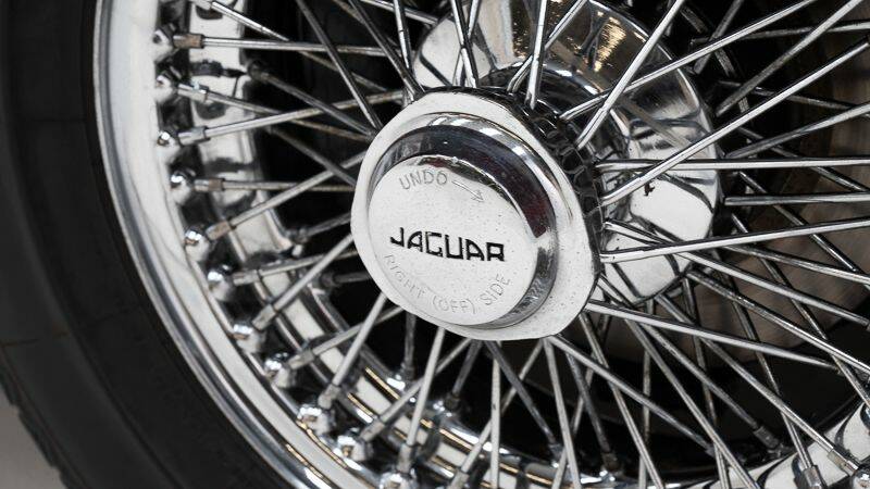 Image 13/15 de Jaguar Type E (2+2) (1969)