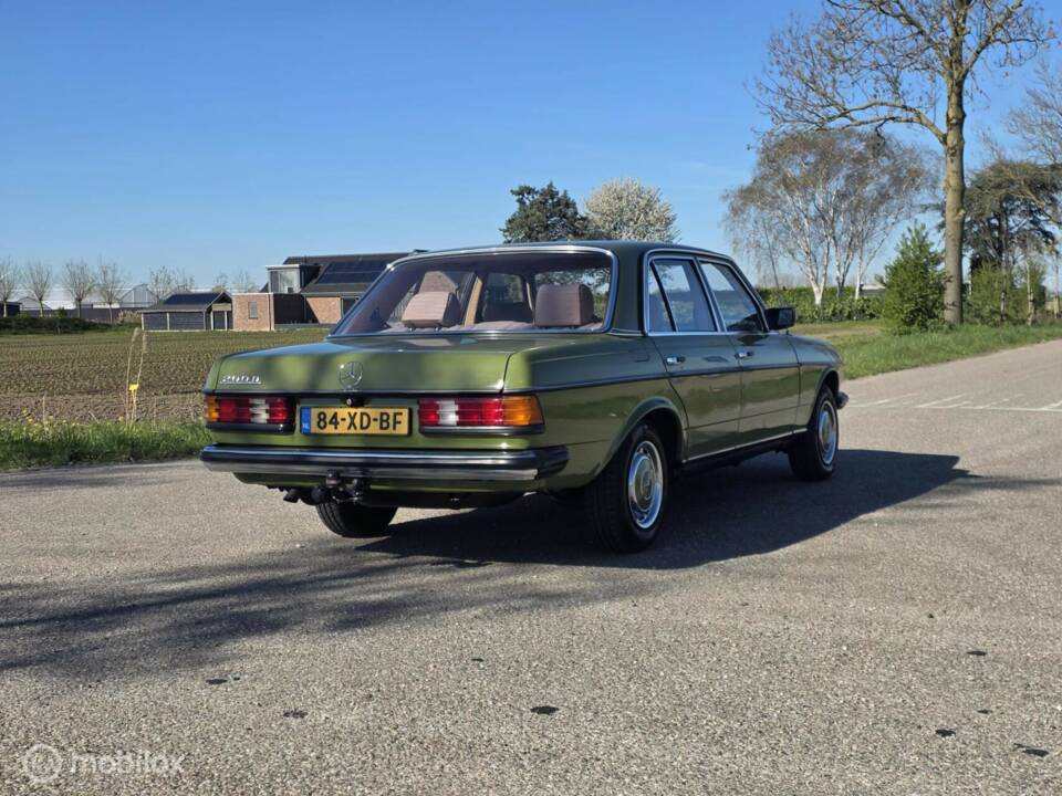 Imagen 6/50 de Mercedes-Benz 200 D (1982)