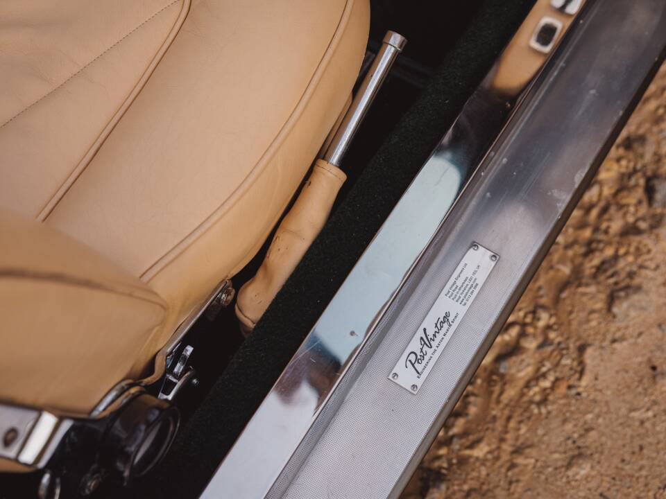 Image 76/99 of Aston Martin DB 6 Volante (1968)