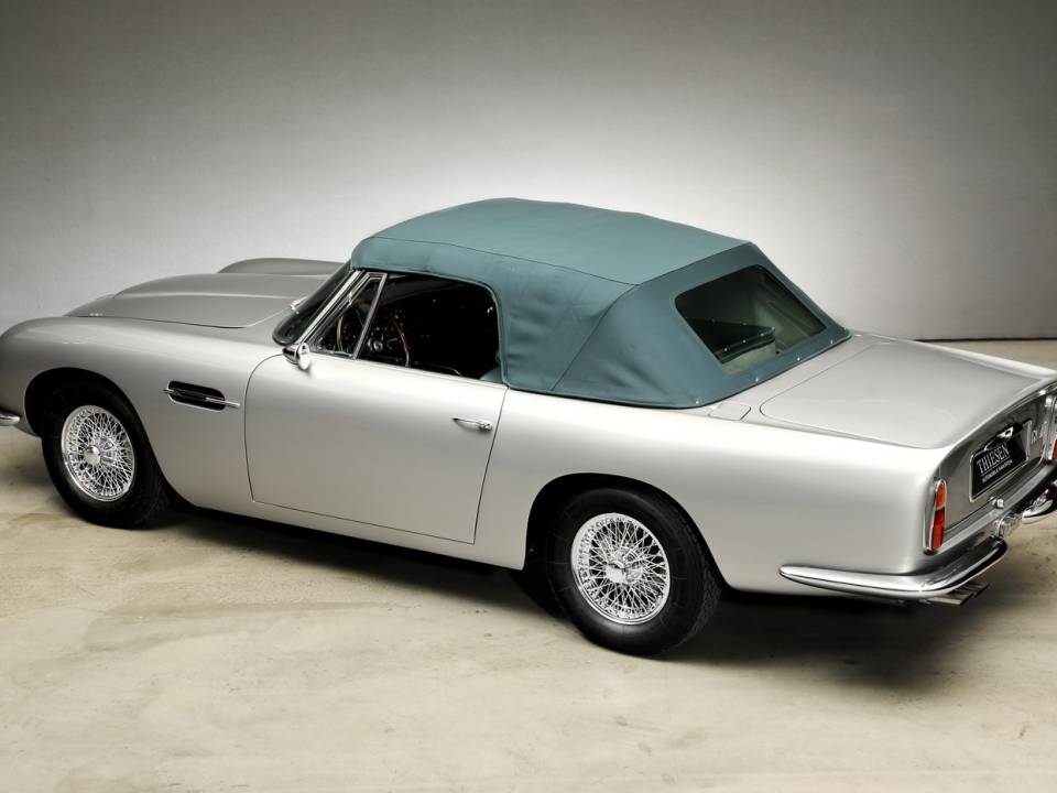 Image 9/24 de Aston Martin DB 6 Vantage Volante (1967)