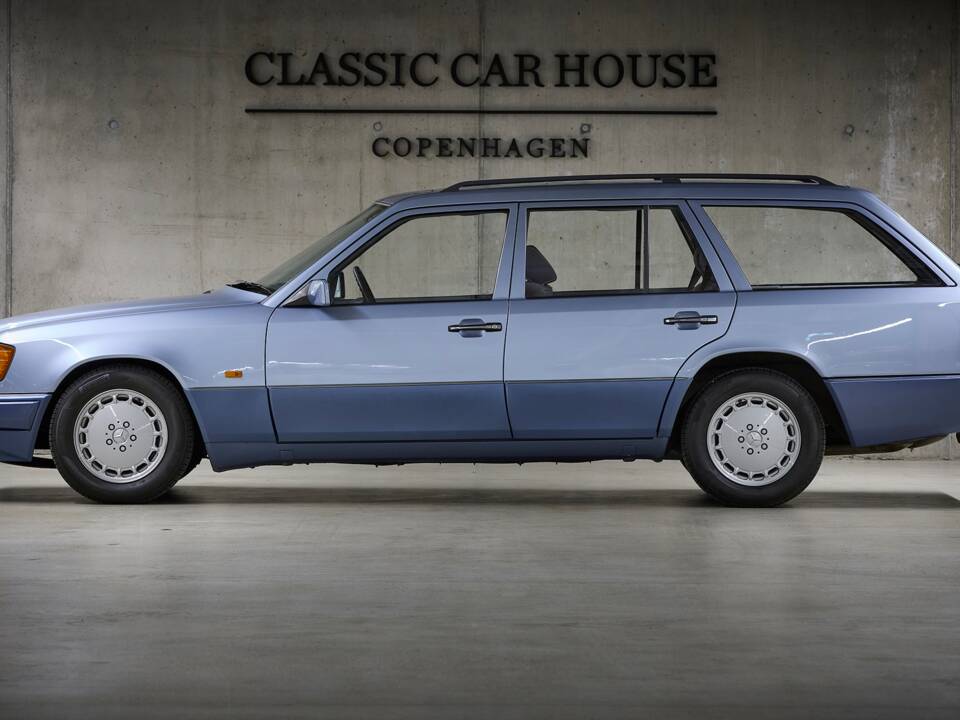 Image 5/100 of Mercedes-Benz 230 TE (1990)
