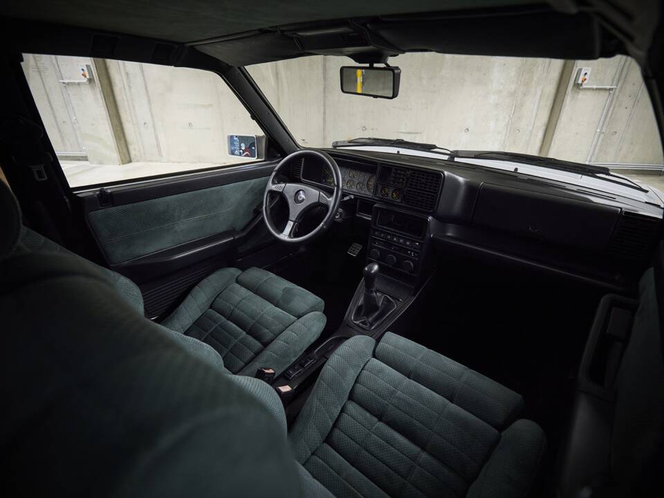 Image 67/93 of Lancia Delta HF Integrale Evoluzione I (1992)