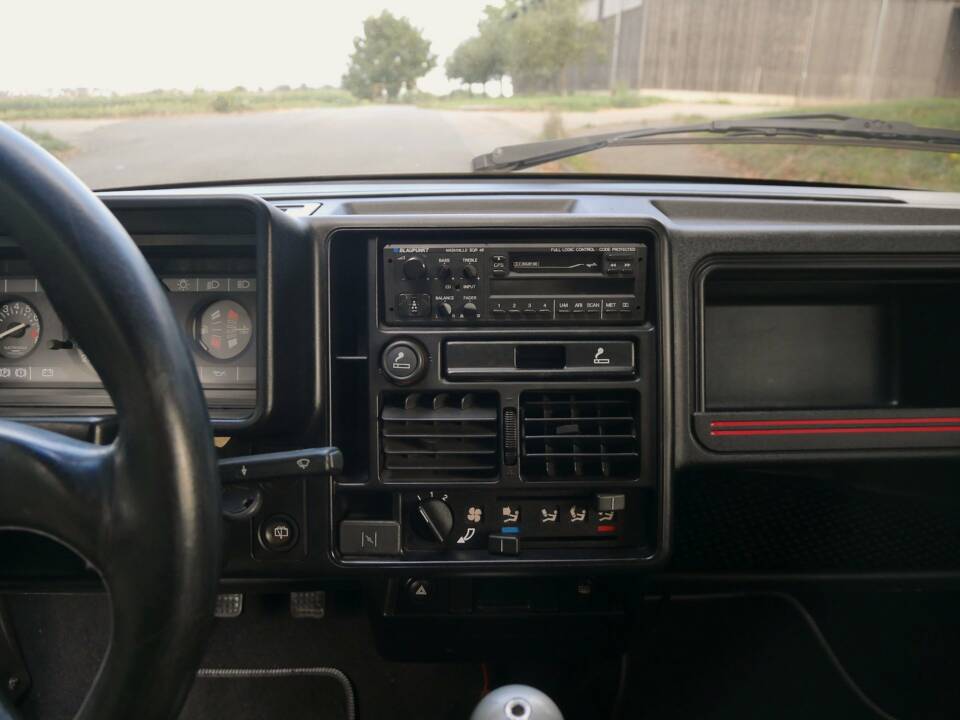 Image 19/26 of Citroën AX Sport (1987)