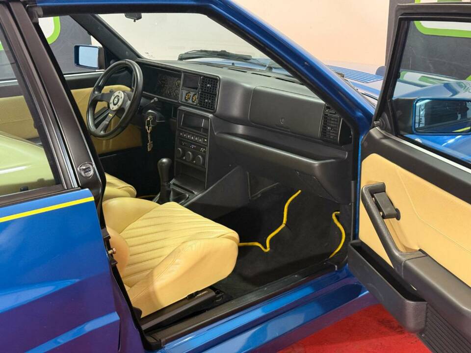 Bild 36/50 von Lancia Delta HF Turbo (1994)