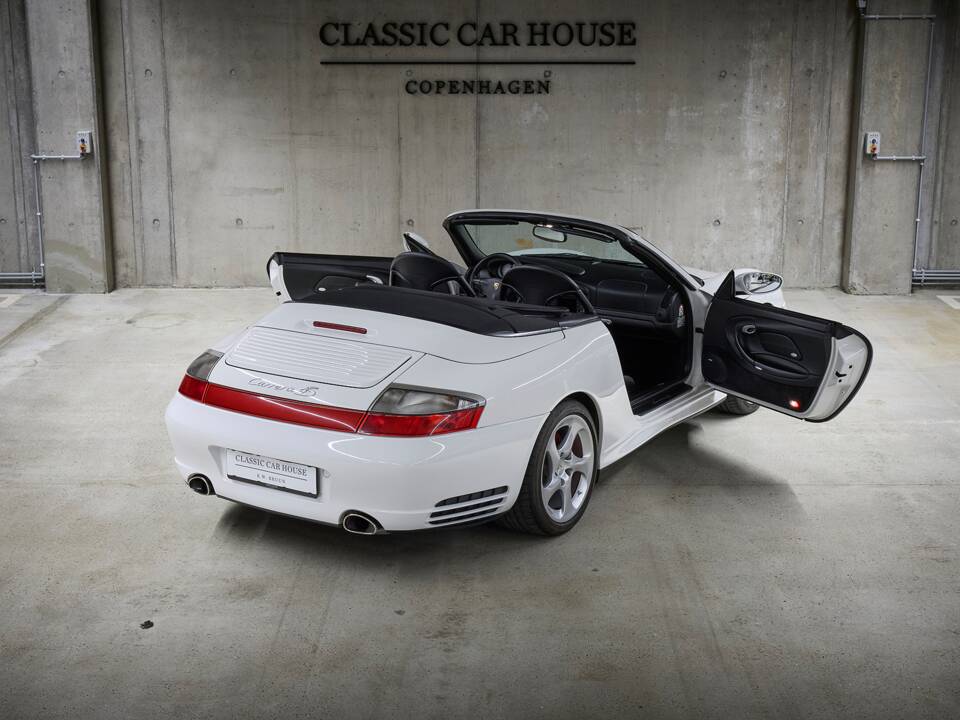 Imagen 9/98 de Porsche 911 Carrera 4S (2004)