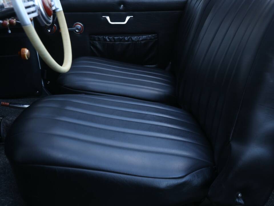 Image 21/50 of SIMCA 8 Sport (1950)