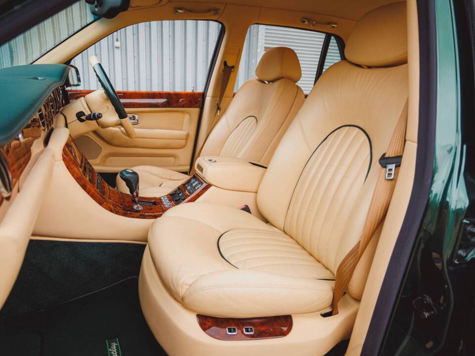 Bild 5/7 von Bentley Arnage Red Label (2002)