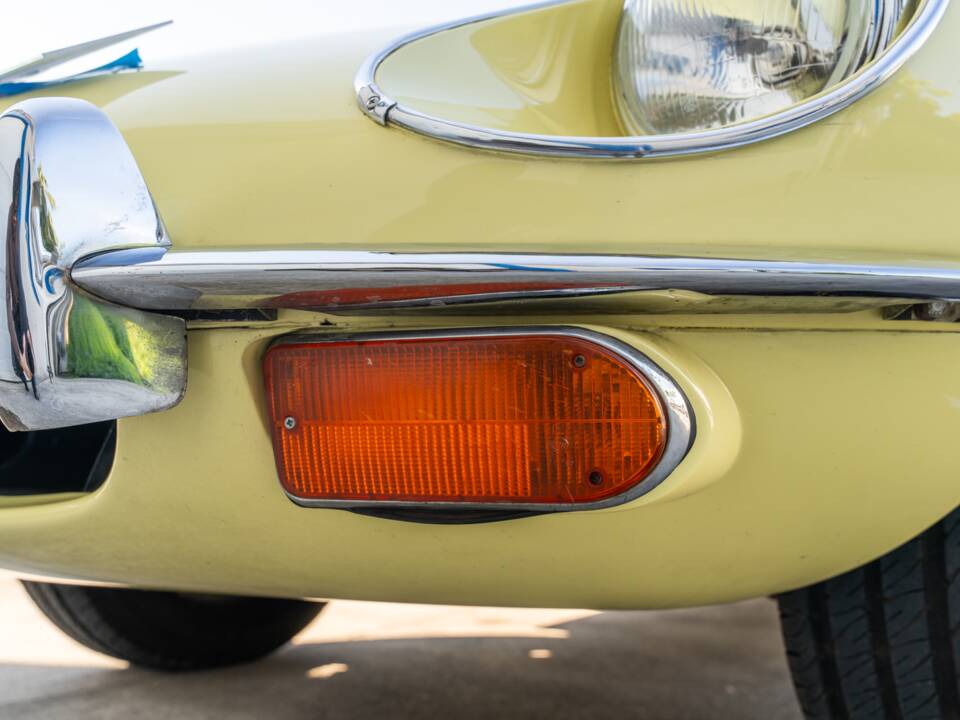 Image 64/78 de Jaguar E-Type (1969)