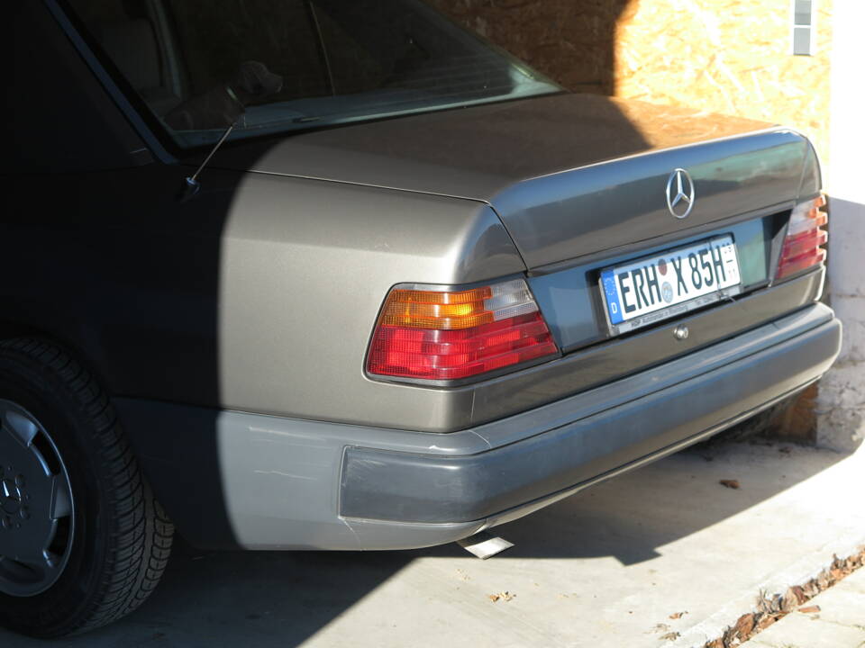 Afbeelding 54/92 van Mercedes-Benz 200 D (1989)