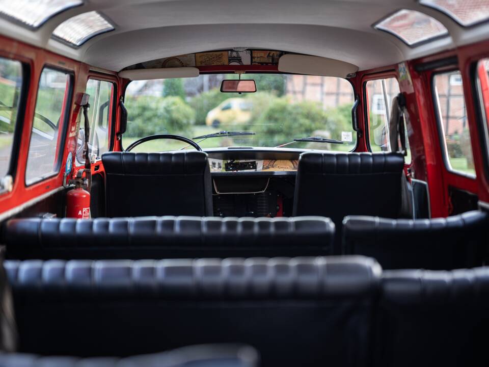 Image 27/52 of Renault Estafette (1977)