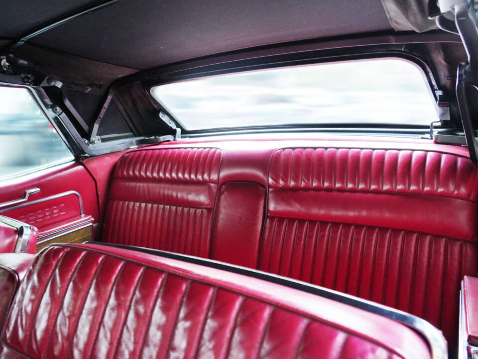 Immagine 26/57 di Lincoln Continental Convertible (1966)