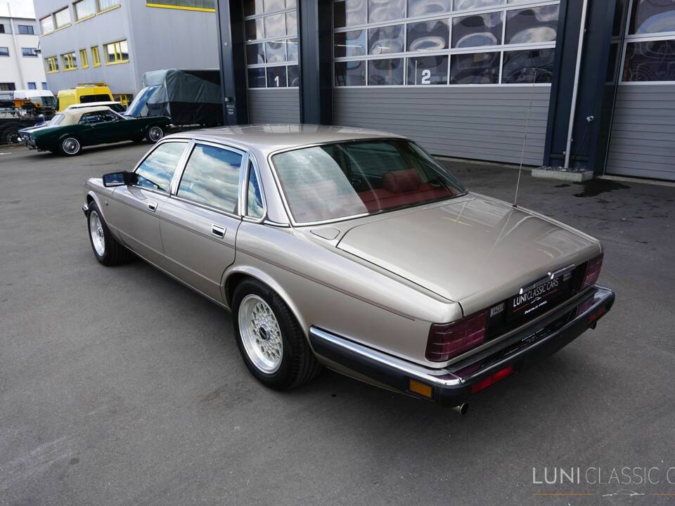 Image 5/61 de Jaguar Sovereign 3.6 (1987)