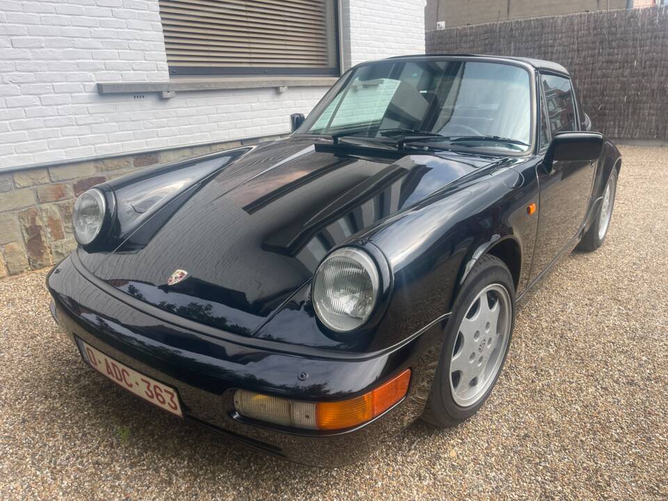 Image 8/18 of Porsche 911 Carrera 2 (1990)