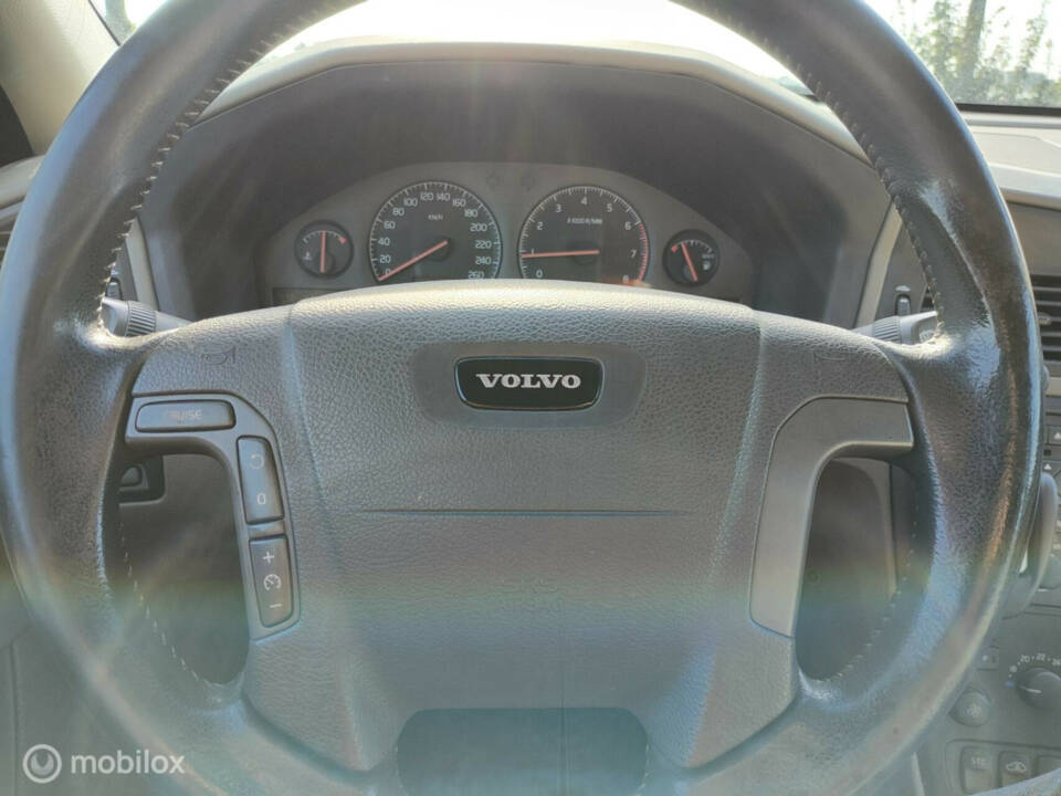 Image 15/28 of Volvo V 70 2.4 (2000)