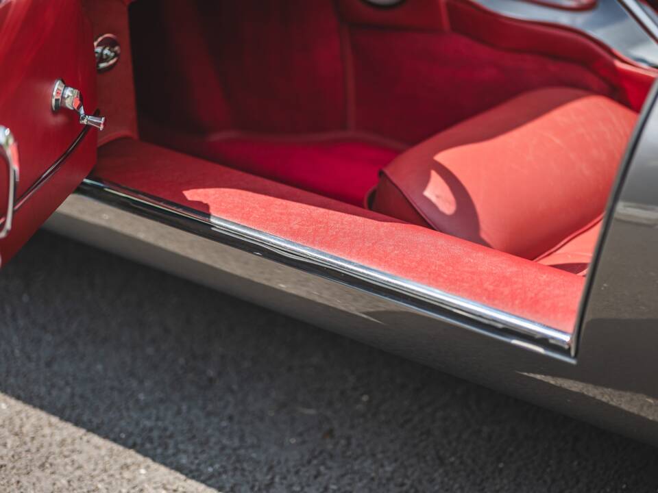 Image 44/50 of Jaguar Type E 3.8 (1963)