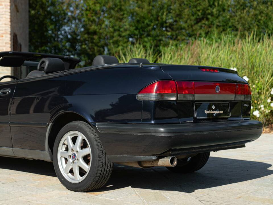 Obraz 15/50 pojazdu Saab 900 2.0i (1997)