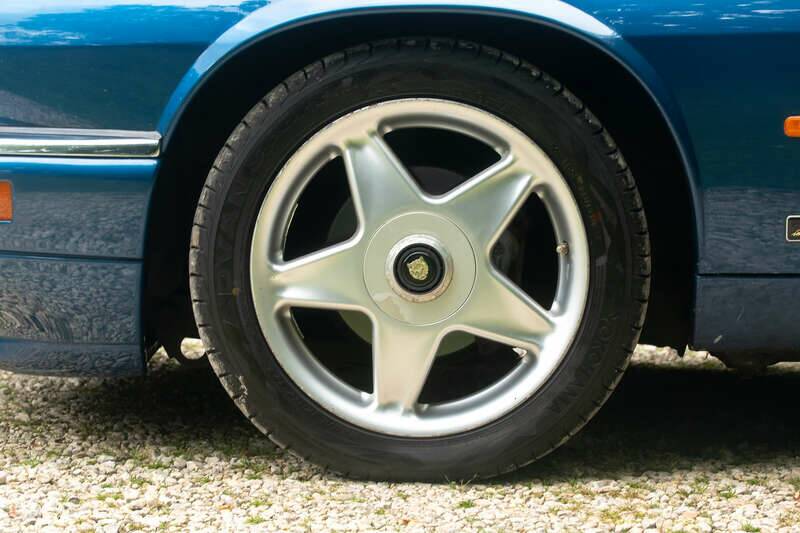 Image 44/50 of Jaguar XJS 4.0 Celebration (1994)