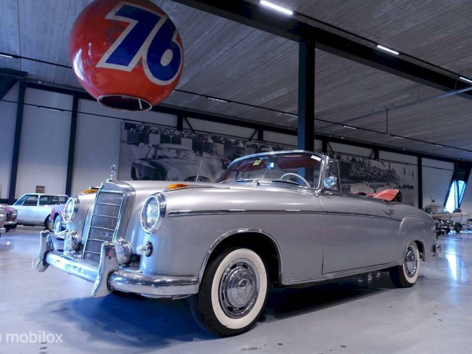 Image 2/12 de Mercedes-Benz 220 S Cabriolet (1959)