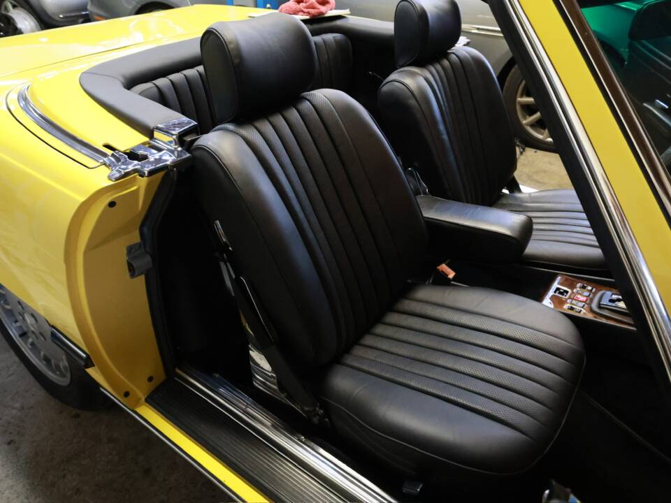 Image 34/50 of Mercedes-Benz 500 SL (1983)