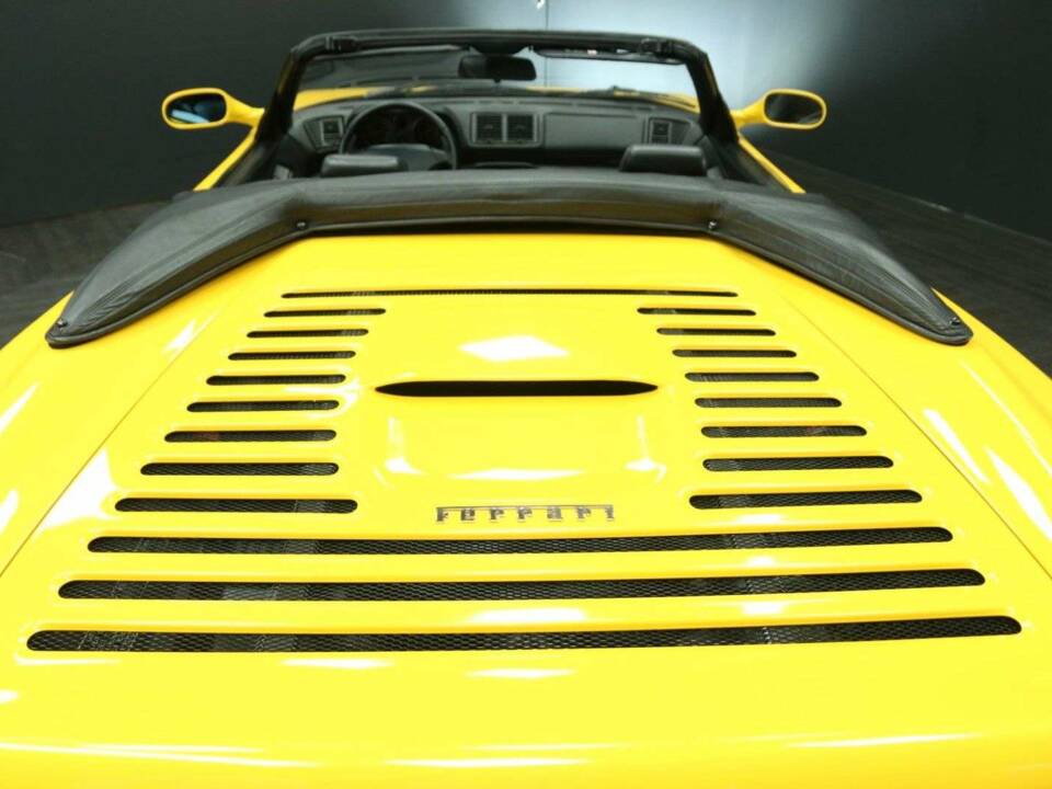 Immagine 23/30 di Ferrari F 355 Spider (1998)