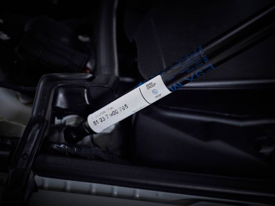 Image 97/100 of BMW M3 (2006)
