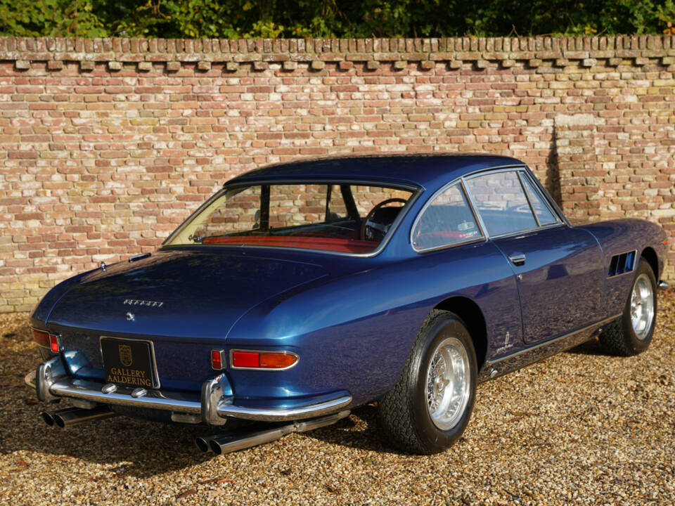 Image 2/50 of Ferrari 330 GT (1966)