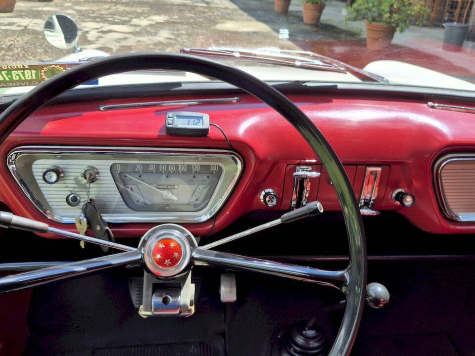 Image 32/63 of Ford Anglia (1965)