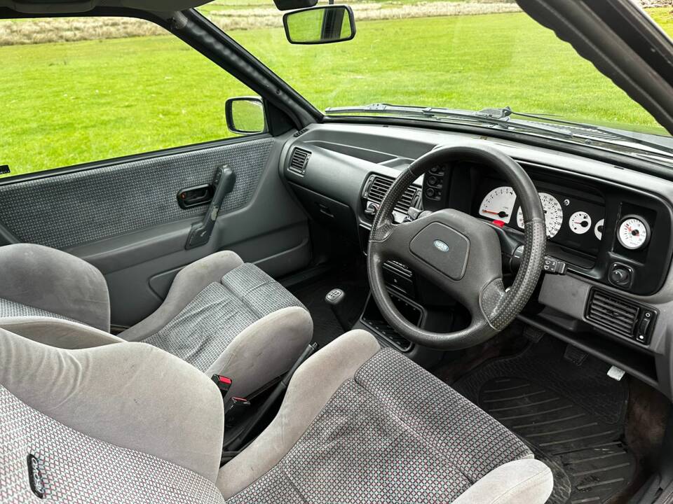 Image 20/38 de Ford Escort turbo RS (1990)