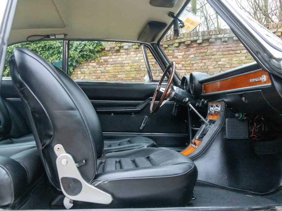 Image 44/50 de Alfa Romeo Giulia GT 1300 Junior (1972)