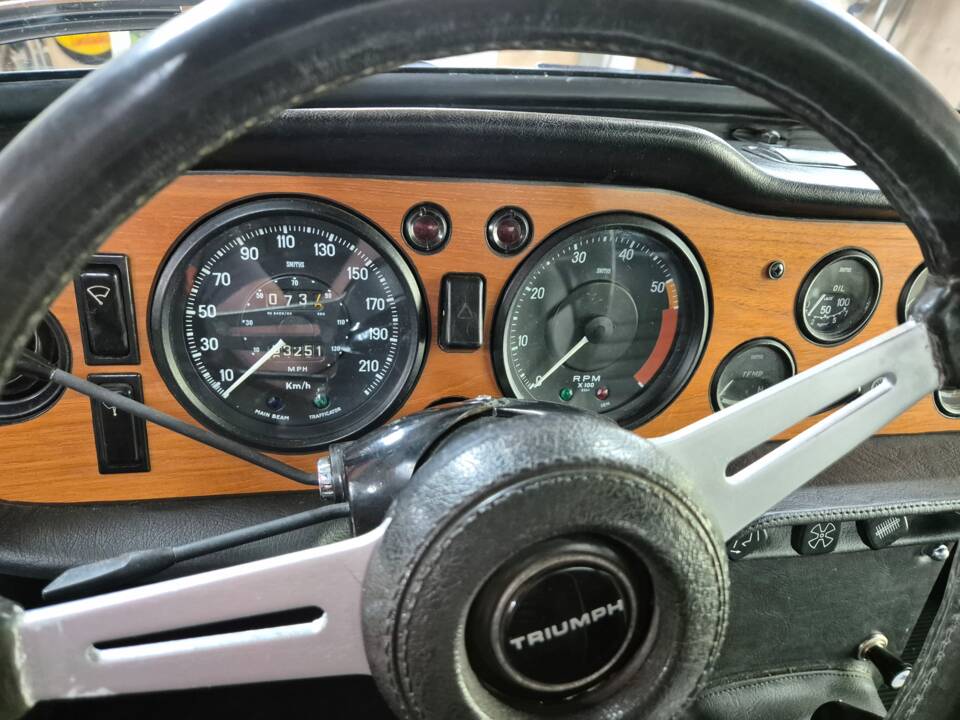 Image 53/100 of Triumph TR 6 PI (1971)