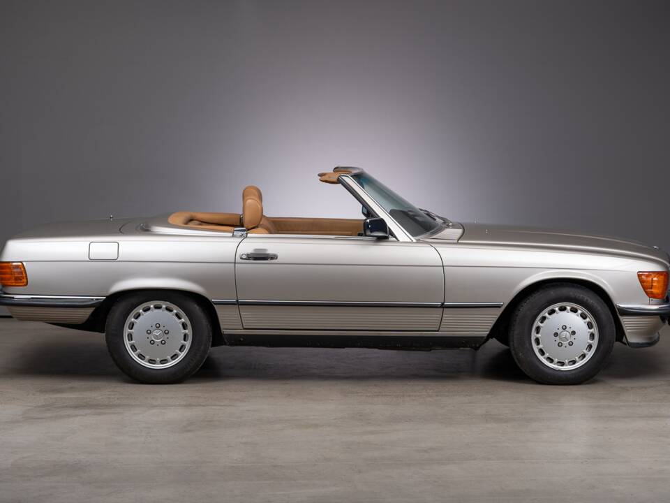 Bild 4/23 von Mercedes-Benz 560 SL (1987)