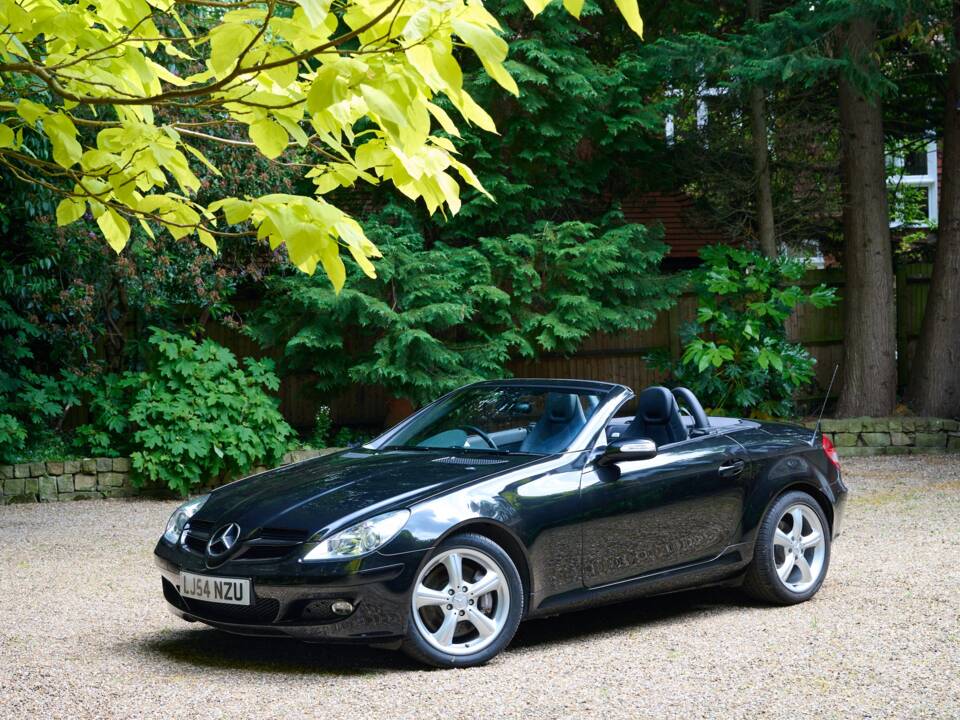 Image 23/50 of Mercedes-Benz SLK 350 (2004)