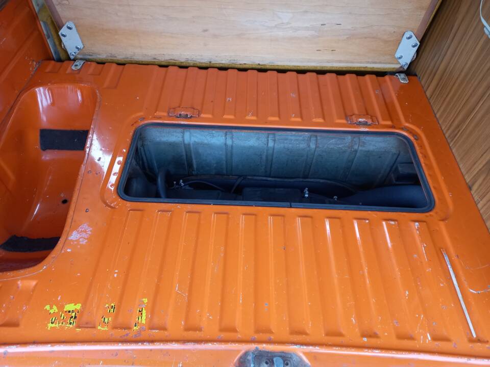 Image 15/21 of Volkswagen T2b Westfalia (1973)