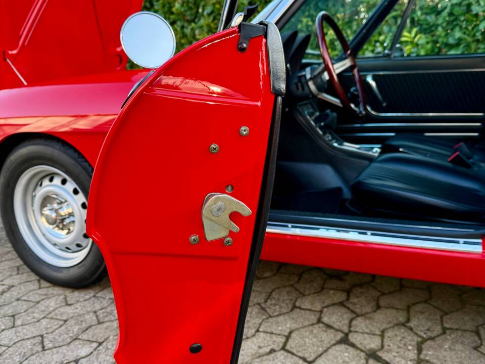 Immagine 15/54 di Alfa Romeo Spider Veloce 2000 (1977)