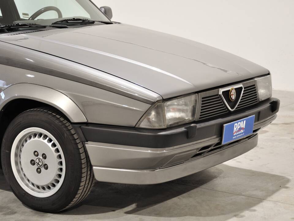 Bild 32/34 von Alfa Romeo 75 2.0 Twin Spark (1988)