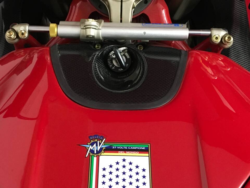 Image 5/8 of MV Agusta DUMMY (2007)
