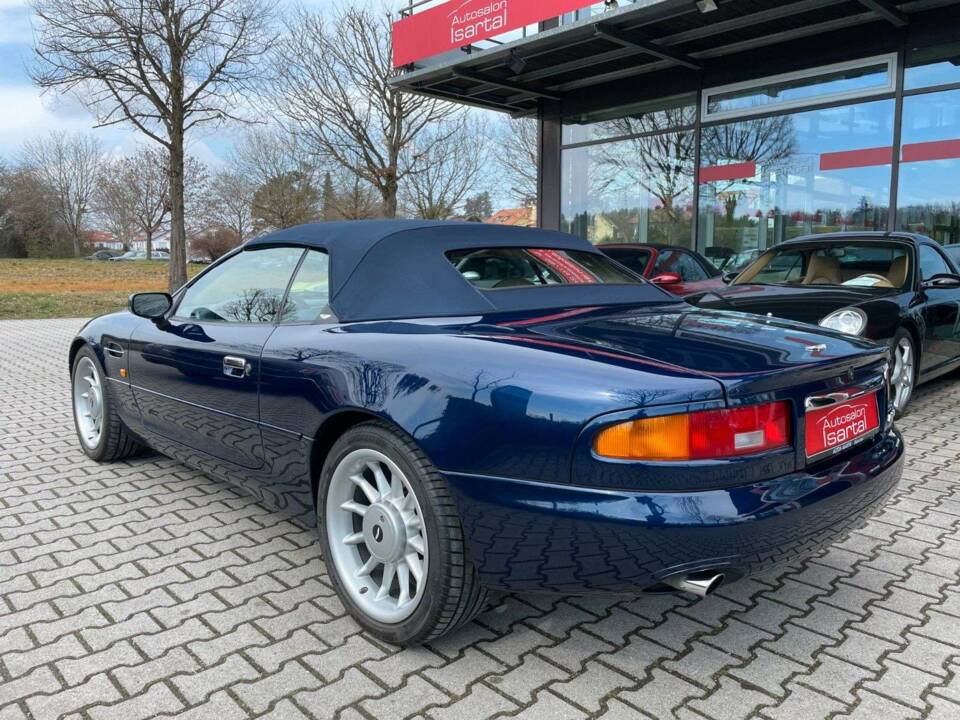 Immagine 4/20 di Aston Martin DB 7 Volante (1998)