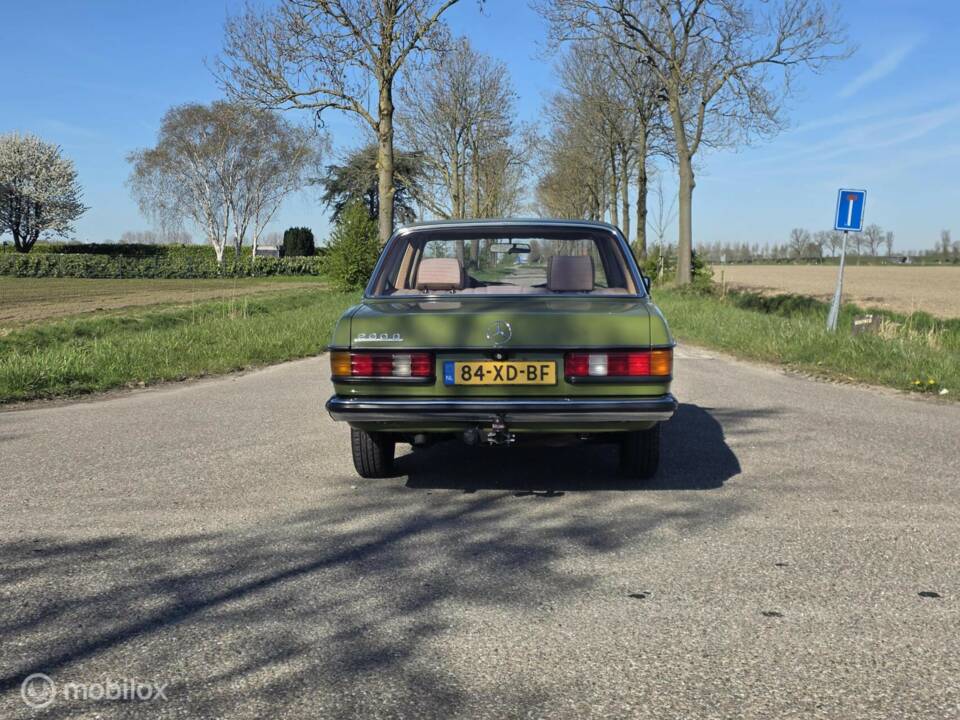 Imagen 7/50 de Mercedes-Benz 200 D (1982)